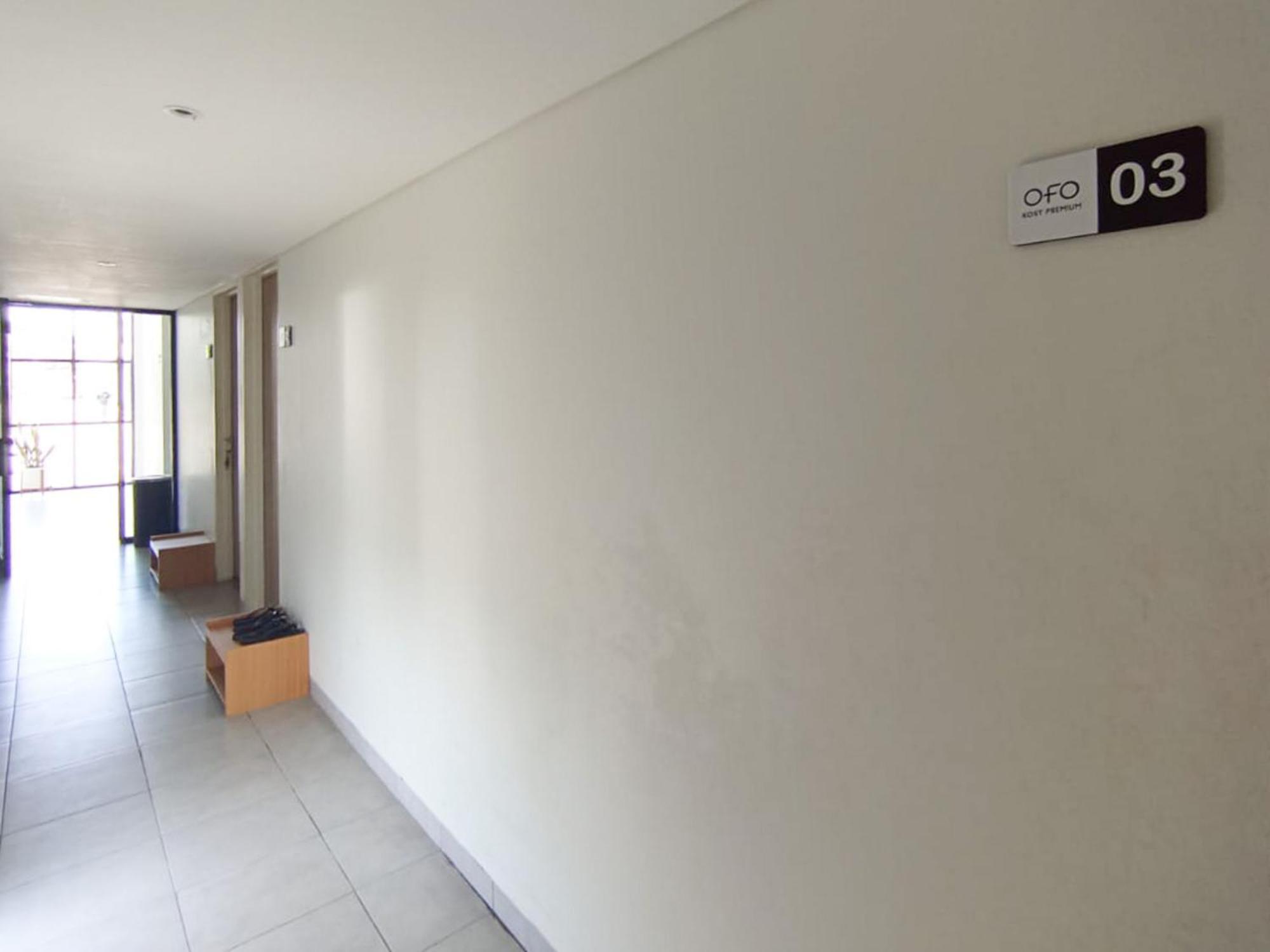 Hotel Ofo Kost Premium Kampung Inggris Pare Syariah Mitra Reddoorz Exterior foto