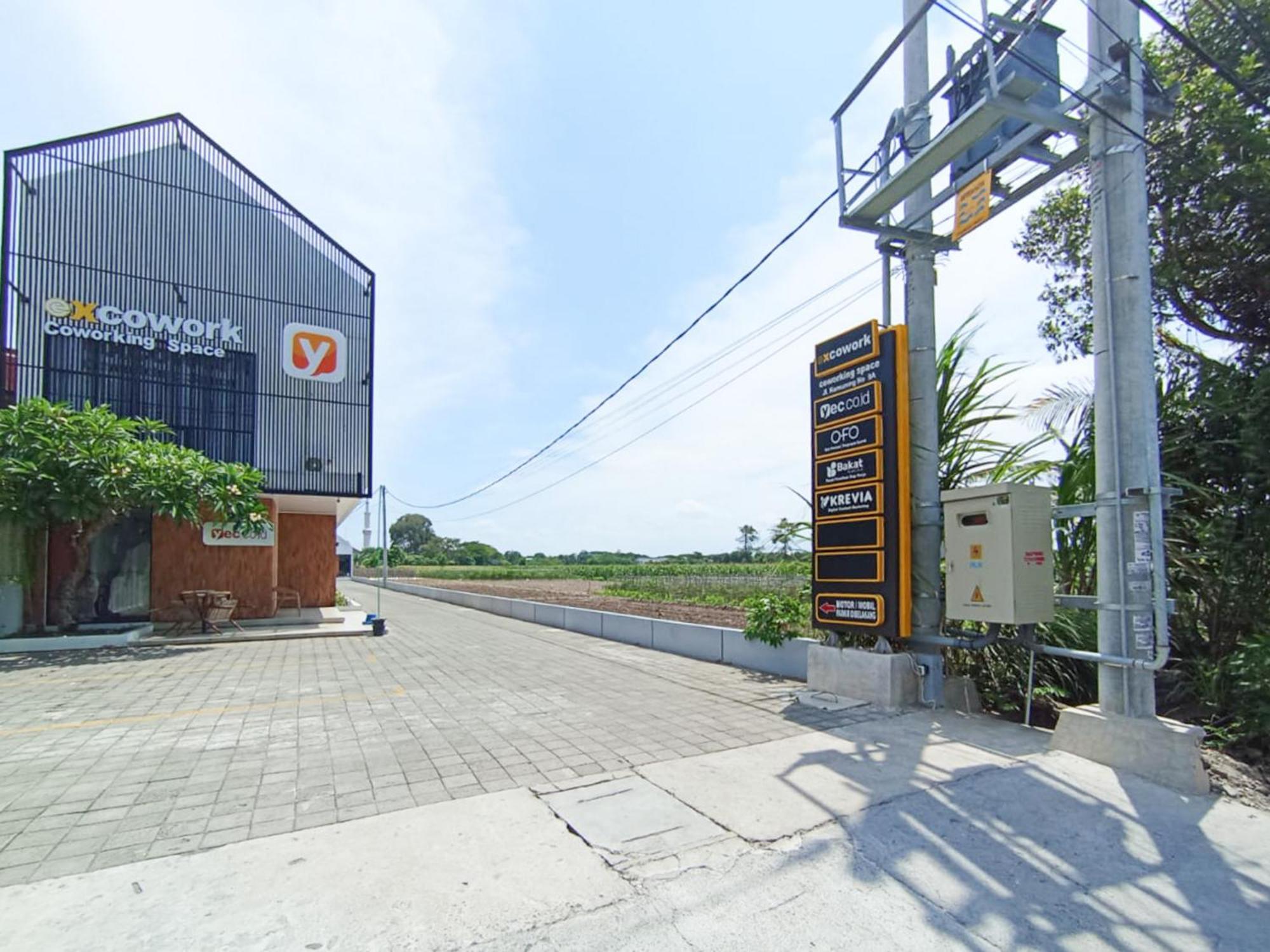 Hotel Ofo Kost Premium Kampung Inggris Pare Syariah Mitra Reddoorz Exterior foto